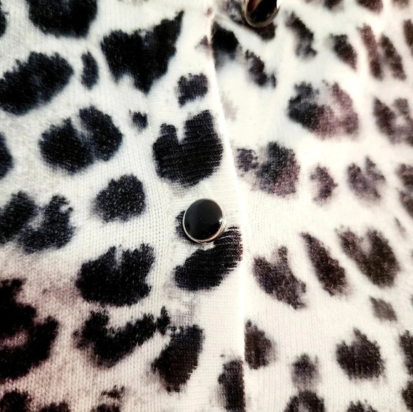 Ava Paige Women’s Size XL Animal Print Button Down Long Sleeve Cardigan … - Picture 3 of 9